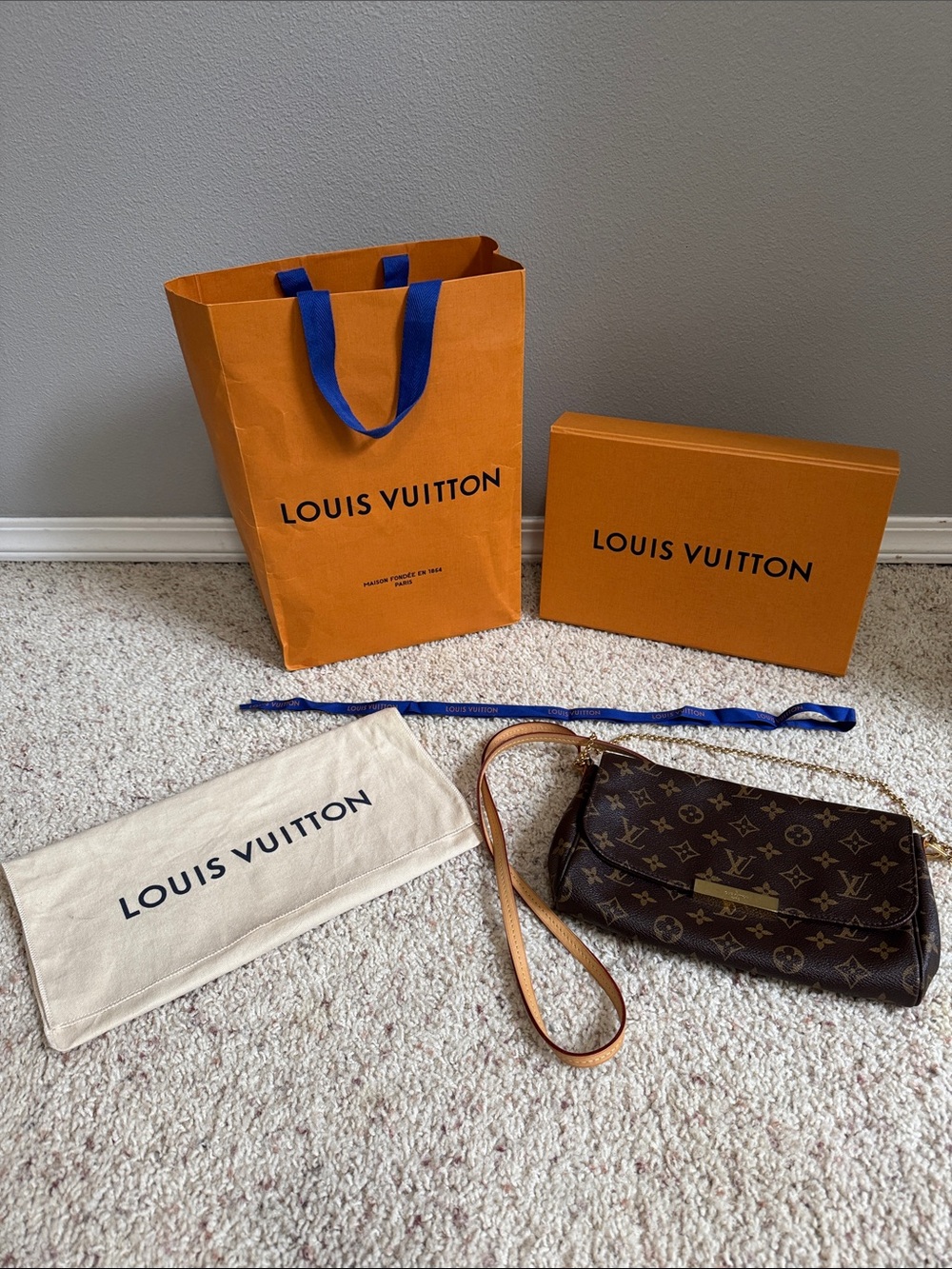 Louis Vuitton Favorite MM Monogram Crossbody Bag